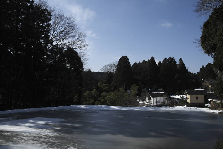 雪の池